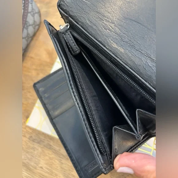 Coach Black Leather Bifold Wallet.. Not New.. only worn a few times.. - Picture 4 of 10